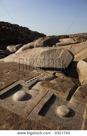 Stein Linga Schnitzereien, Hampi.