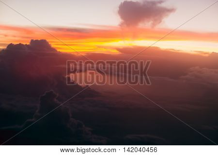 Photo Clouds sky with dramatic light through window aircraft. Soft focus