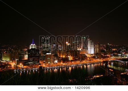 Pittsburgh Pensilvania por la noche