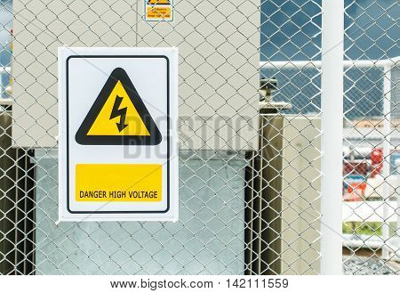 safety symbol: Caution, risk of electric shock