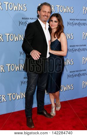NEW YORK-JUL 21: Actress Cara Buono (R) and husband Peter Thum attend the 