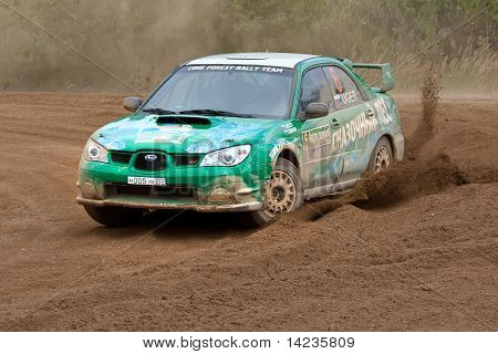 Rostov, Rusko - září 05: Uriy Volkov řídí auto Subaru Impreza během Rostov Velikiy Rusko