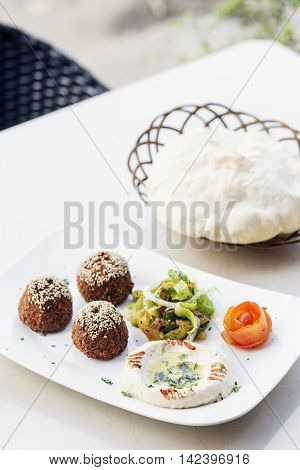 falafel hummus houmus starter snack middle eastern food mezze platter