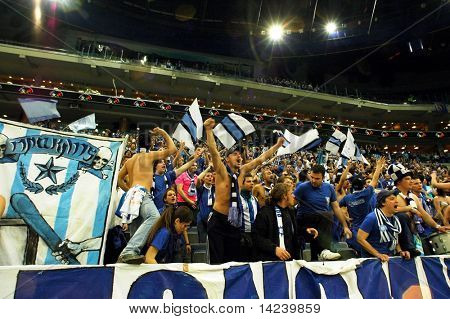 Praga, Repubblica Ceca - 5 aprile: I sostenitori del team Iraklis guardare la partita di pallavolo di finale quattro CE