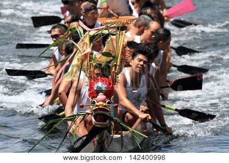 HONG KONG - MAY 25, 2014: Unidentified team competes at the 2014 Dragon Boat Race to celebrate the Tuen Ng festival at Chai Wan bay on May 25, 2014 in Hong Kong.
