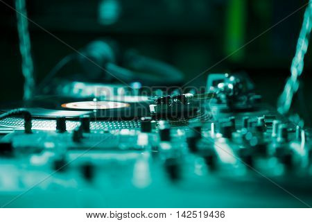 Professional Turntable Audio Vinyl Record Music Player