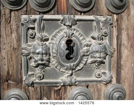 Lock лицо