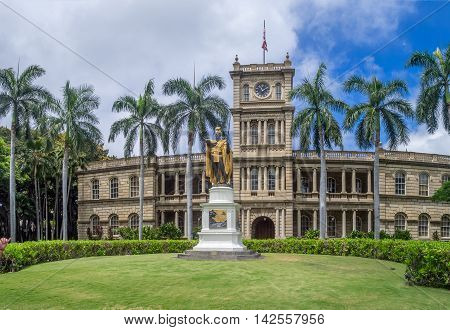 HONOLULU, HI - AUG 6: King Kamehameha I Statue, by Thomas Gould, on August 6, 2016 in Honolulu, Hawaii. It is in front of Ali iolani Hale, the Hawaii Supreme Court Building on King Street in Honolulu.