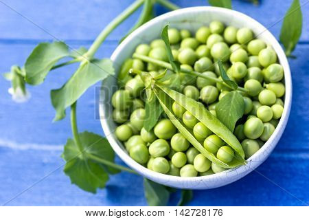 Bowl of freshly sweet green peas above