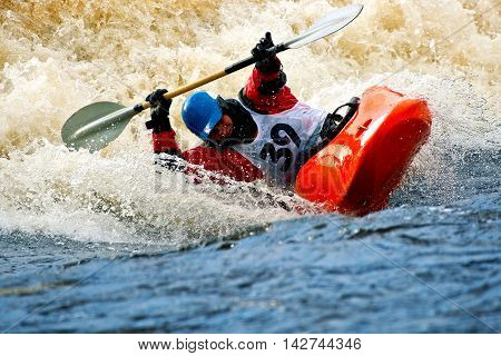 Kayak freestyle on whitewater in Russia, Msta may 2010