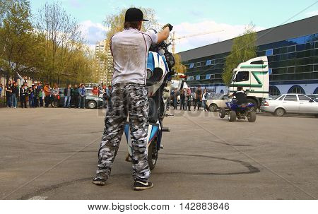 Moto free style pilot stunting on the square - Pyatigorsk Russia Opening of moto season 2015 on 1st May 2015