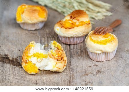 Muffin Golden Threads