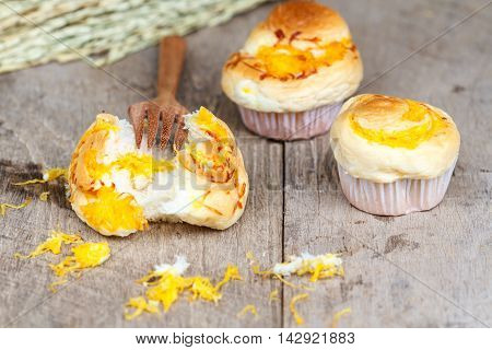 Muffin Golden Threads