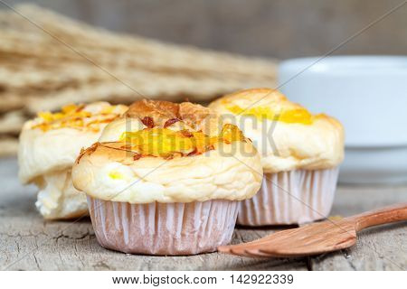 Muffin Golden Threads