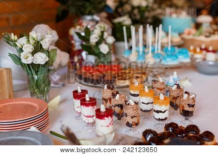 Candy Bar. Delicious Sweet Buffet With Cupcakes. Sweet Holiday Buffet With Cupcakes And Other Desser