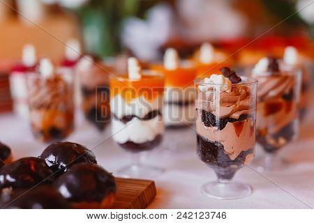 Candy Bar. Delicious Sweet Buffet With Cupcakes. Sweet Holiday Buffet With Cupcakes And Other Desser