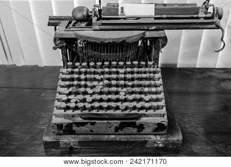 Old Type Writer Thai Alphabet