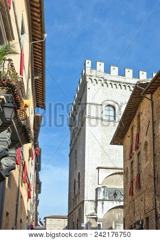 Italy,umbria,gubbio, The Houses Of Dei Consoli Street With The Ei Consoli Palace In The Background