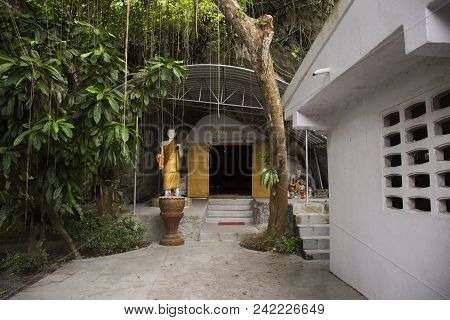 Many Buddha And God And Angel And Hermit Statue In Cave At Wat Khao Orr In Phatthalung, Thailand.