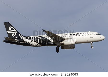 Melbourne, Australia - November 8, 2014: Air New Zealand Airbus A320-232 Zk-ojb On Approach To Land 