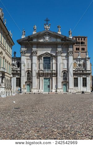 Mantua -lombardy, Italy - Beautiful Cathedral In The Main Square Of The City, Piazza Sordello.
