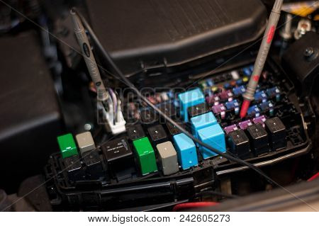 Technicain Checking Car Fuse By Lamp Tester Which Nagative Pole Of Lamp Tester Connected With Car Fr