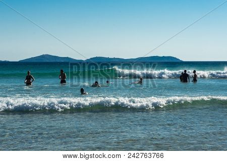 Wilsons Promontory, Australia - January 28, 2018: Beachgoers On Squeaky Beach, A Beach Known For Its