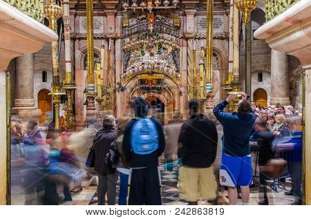 JERUSALEM, ISRAEL - FEBRUARY 23, 2012: Crowds inside the Church of the Holy Sepulchre in Jeruaslem.
