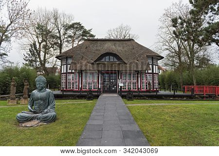 Timmendorfer Strand, Germany-december 27, 2019: Thatched Mikado Garden On The Waterfront Of Timmendo