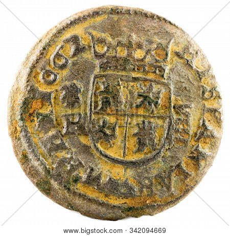 Ancient Spanish Copper Coin Of King Felipe Iv. 1662. Coined In Coruña. 8 Maravedis. Reverse.