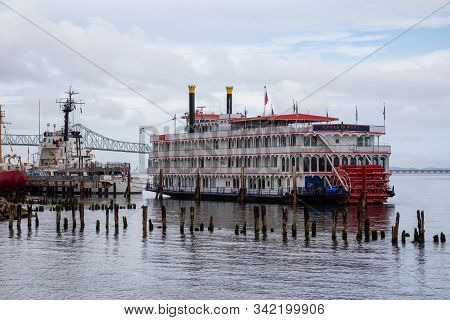 Astoria, Oregon, United States - September 9, 2019: Sternwheeler Parked At The Marina On Columbia Ri