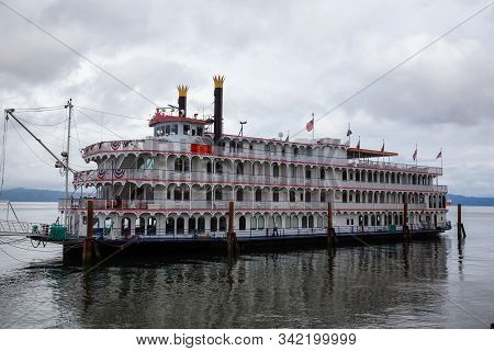 Astoria, Oregon, United States - September 9, 2019: Sternwheeler Parked At The Marina On Columbia Ri