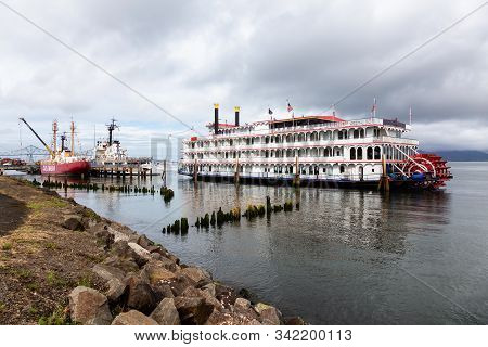 Astoria, Oregon, United States - September 9, 2019: Sternwheeler Parked At The Marina On Columbia Ri
