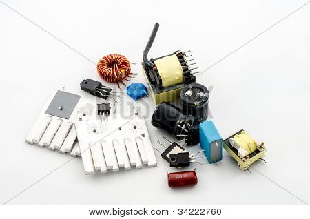 Çeşitli elektrik parçaları