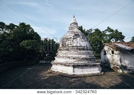 Stupa On Top Of Rock. Ancient Temple Complex In Mulkirigala Near Tangalle, Sri Lanka.
