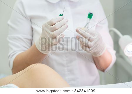 Gynecologist Holding Empty Plasmolifting Device Before Using It