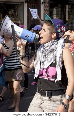 NEW YORK - 22. června: A zastánce vede pomocí megafon během 8. výroční den Trans A chorál