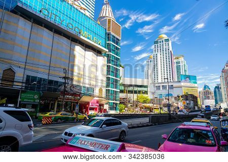 Bangkok, Thailand - November 29 2019: Pratunam Shopping Market Area In Bangkok.