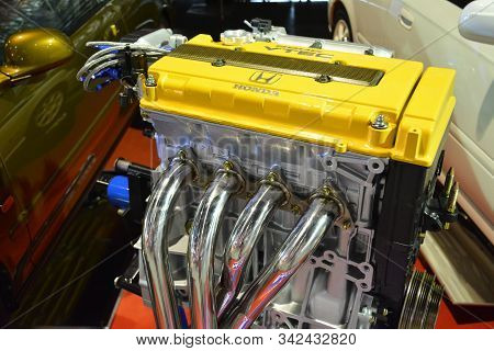 Pasay, Ph - Nov. 16: Honda Civic Car Engine At Manila Auto Salon On November 16, 2019 In Smx Convent
