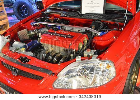 Pasay, Ph - Nov. 16: 1999 Honda Civic Sir Car Engine At Manila Auto Salon On November 16, 2019 In Sm