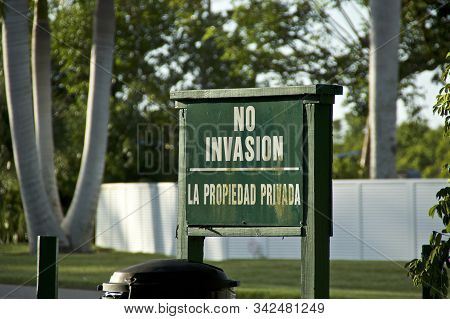 An Old Green Painted Wooden Sign Written In Spanish 