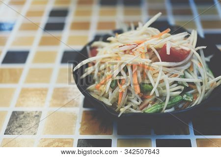 Papaya Salad Or Papaya Pok Pok (som Tum)