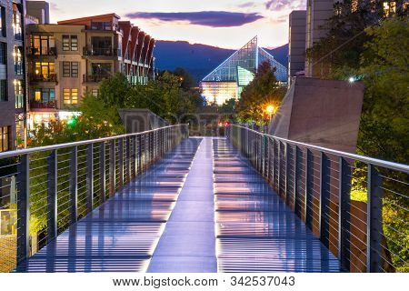 Chattanooga, Tn - October 8, 2019: Pedestrian Walkway Bridge In Downtown Chattanooga With Tennessee 