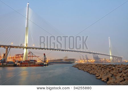 홍콩에서 컨테이너 터미널 및 stonecutter 다리
