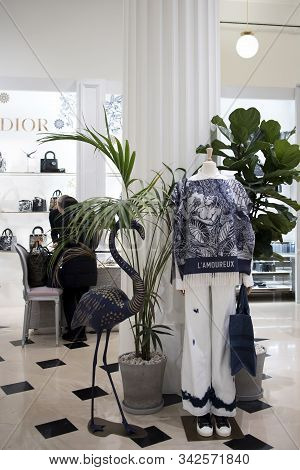 London. Uk - 20 December 2019, Selfridges, Oxford Street, London, Mannequin In A Sweater With The In