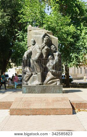 Evpatoria, Crimea, Russia-september 8, 2019: A Five-meter Obelisk To The Communards Who Died At The 