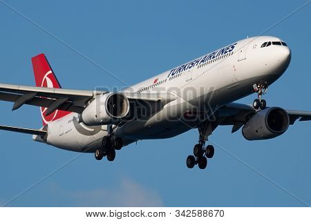 Istanbul / Turkey - March 29, 2019: Turkish Airlines Airbus A330-300 Tc-lof Passenger Plane Landing 