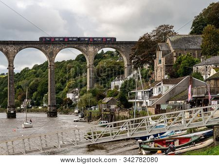 Calstock, Uk - 29 September 2019: Gwr Train On The Viaduct Over River Tamar By Calstock On The Borde