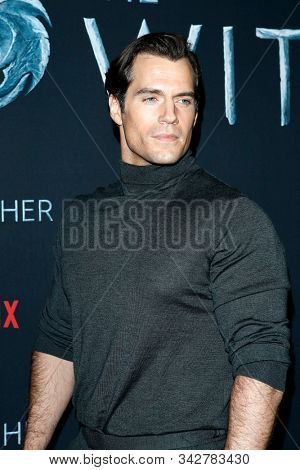 LOS ANGELES - DEC 3:  Henry Cavill at the 