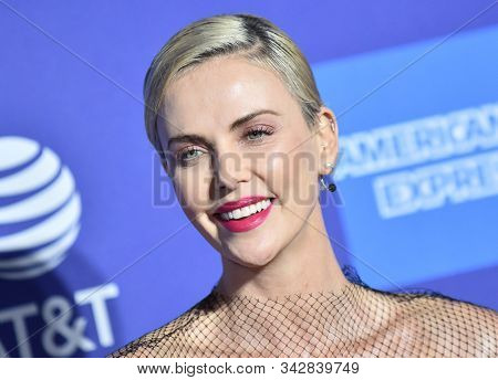 LOS ANGELES - JAN 02:  Charlize Theron arrives for the PSIFF Awards Gala 2020 on January 02, 2020 in Palm Sprimgs, CA                